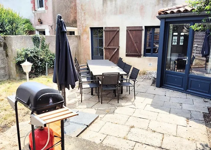 De L'eglise De La Pommeraie-sur-Sèvre